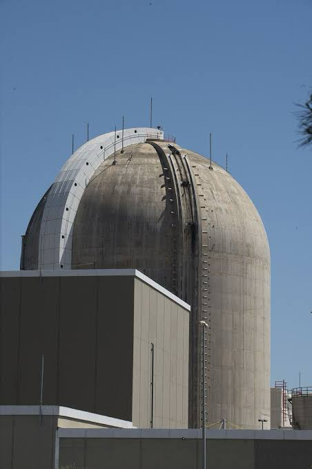 Nuclear containment building
